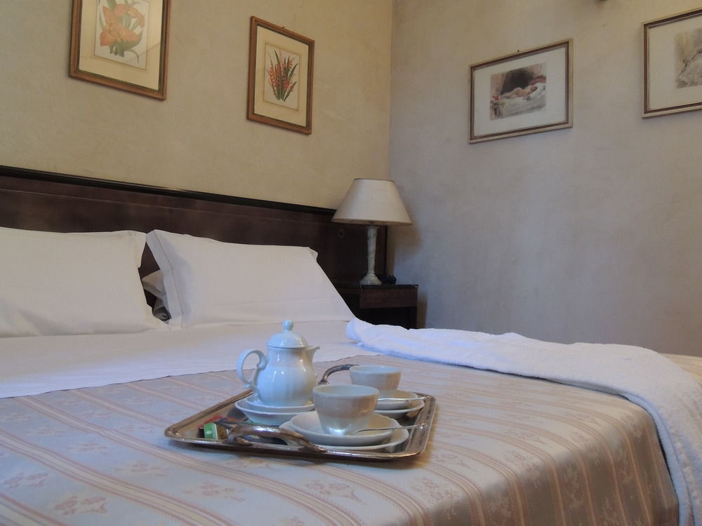 Hotel Verdi Boutique Hotel Парма Екстер'єр фото